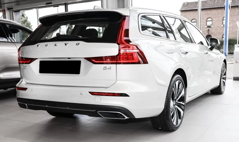 Volvo V60 B4 =R-Design= Panorama/Distronic Гаранция Image 2