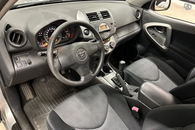 Toyota RAV4 2,0 VVT-i 4WD Business * Vetokoukku, Ilmastointi, Neliveto * Image 6