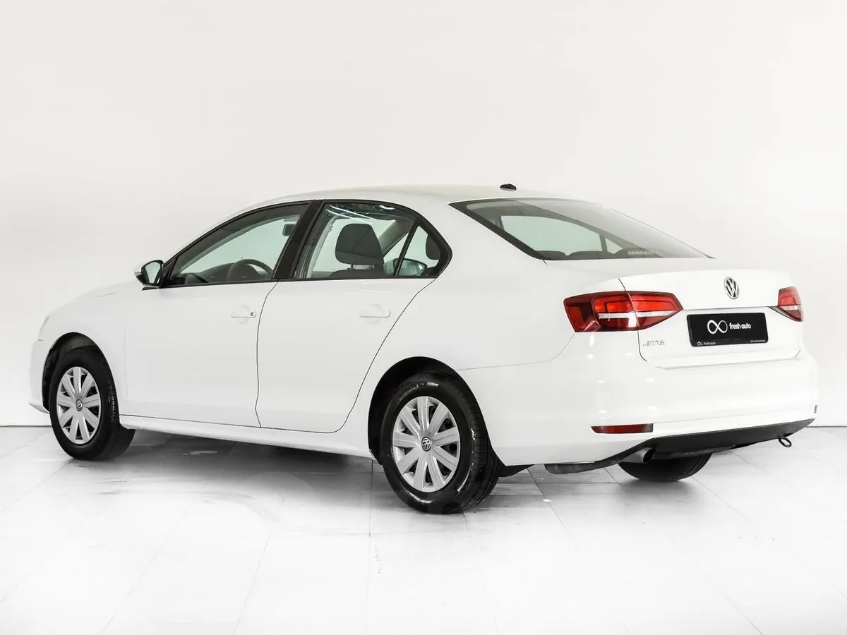 Volkswagen Jetta Image 2